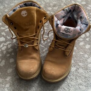 Timberland Women's tan foldover floral inner Combat Boots